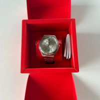 Чисто нов часовник Swatch, снимка 4 - Дамски - 44895674