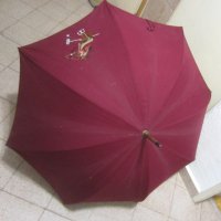  Стар чадър цвят бордо с бродиран кон и дървена дръжка, снимка 2 - Други ценни предмети - 28951046