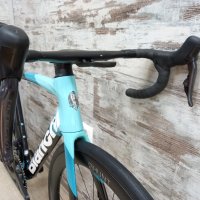 Карбонов шосеен велосипед Bianchi Oltre XR4 CV Disc Ultegra Di2 12 Hunt, снимка 7 - Велосипеди - 43173169