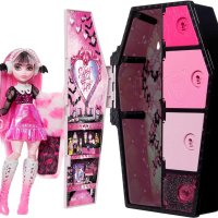 Кукла Monster High Dracula с гардероб с 15 изненадващи модни аксесоара, снимка 1 - Кукли - 43972848