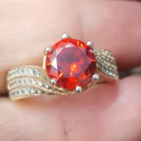 Луксозен пръстен с мойсенит, снимка 1 - Пръстени - 43710539