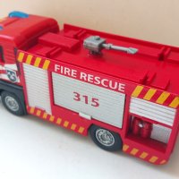 Пожарна Simba Dickie Toys MAN Fire Engine , снимка 2 - Колекции - 43569515