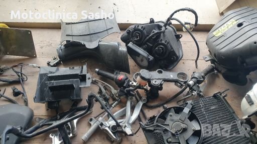 Части за Сузуки GSX-R 750K2, снимка 1