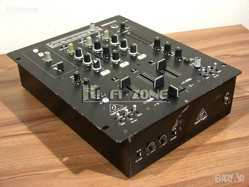  Пулт Behringer nox303 , снимка 1