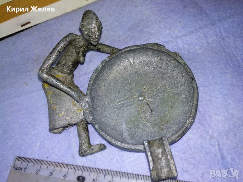 Стар АФРИКАНСКИ МЕТАЛЕН ФИГУРАЛЕН ПЕПЕЛНИК Рядка РЪЧНА ХУДОЖЕСТВЕНА ИЗРАБОТКА За КОЛЕКЦИЯ 42669, снимка 1