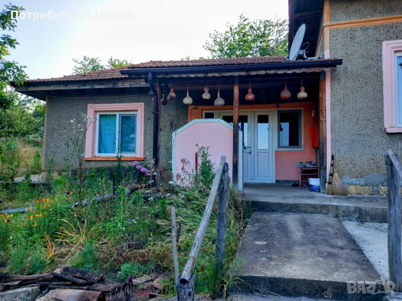 Продавам къща с дворно място, снимка 1