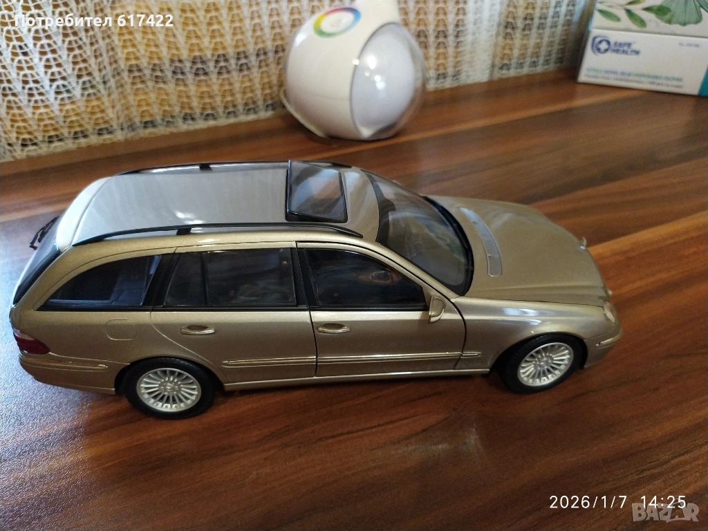 1:18 Метален модел на Mercedes Benz E320 T-Modell S211- Kyosho, снимка 1