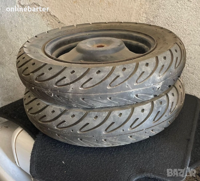 Гуми с джанти за скутер, снимка 1