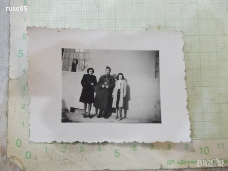 Снимка на свиждане на две жени с военен, снимка 1