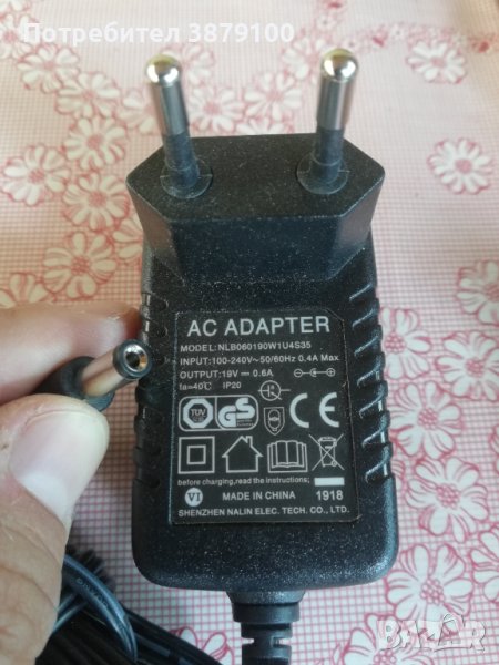 Зарядно адаптор 19V 0.6A, снимка 1