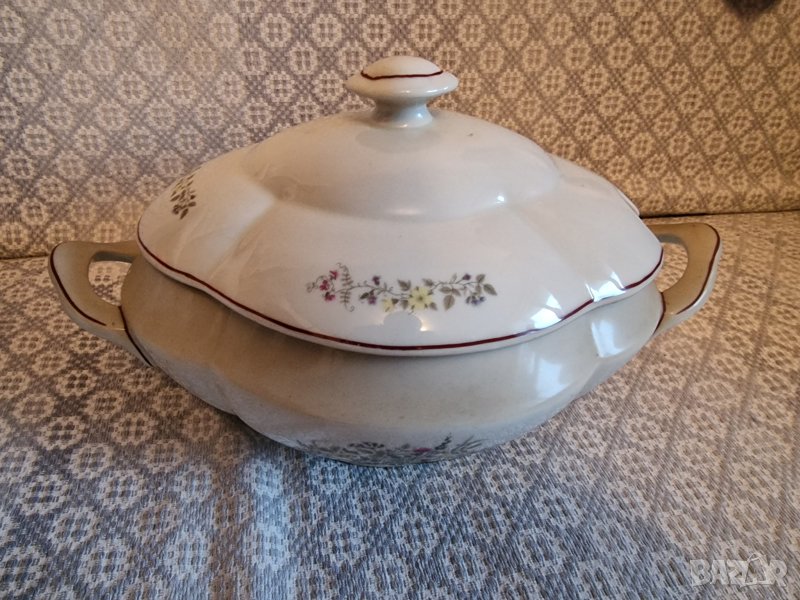 Продавам ретро порцеланов супник и капак с цветя от 60-те на Завод за порцелан Китка Нови пазар, снимка 1