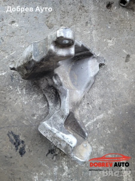 Дясна лапа за мотор за Audi RS6 4f 2010g  , снимка 1