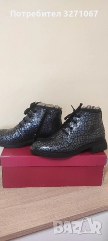 Дамски боти с нисък широк ток