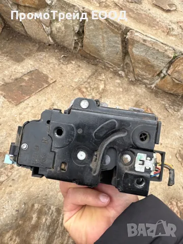 Задна дясна брава врата Шкода Октавия 2 Skoda Octavia ll, снимка 2 - Части - 49902282