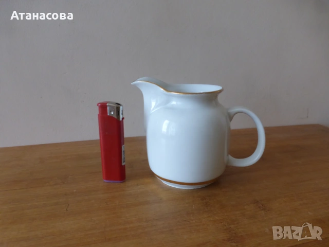 Българска порцеланова каничка за мляко латиера 