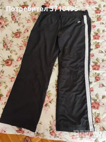 Продавам долнище на NIKE 
