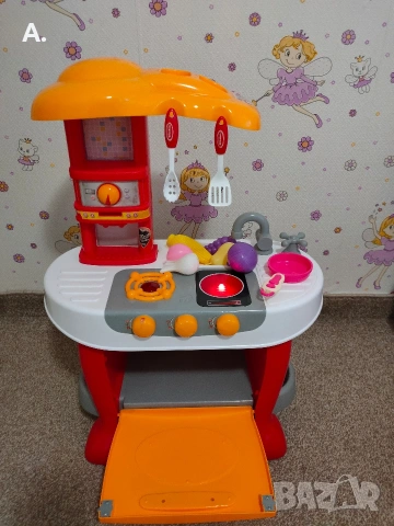 Продавам детска кухня за игра.