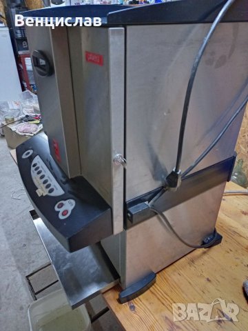 Продавам професионална кафемашина Privera, снимка 4 - Кафемашини - 39593704