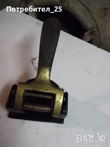 Антикварен канцеларски перфоратор