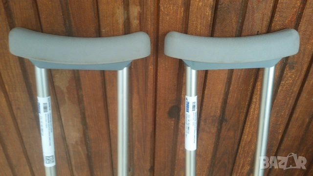 Две алуминиеви патерици за подмишница Mobiak, снимка 4 - Патерици - 53367484