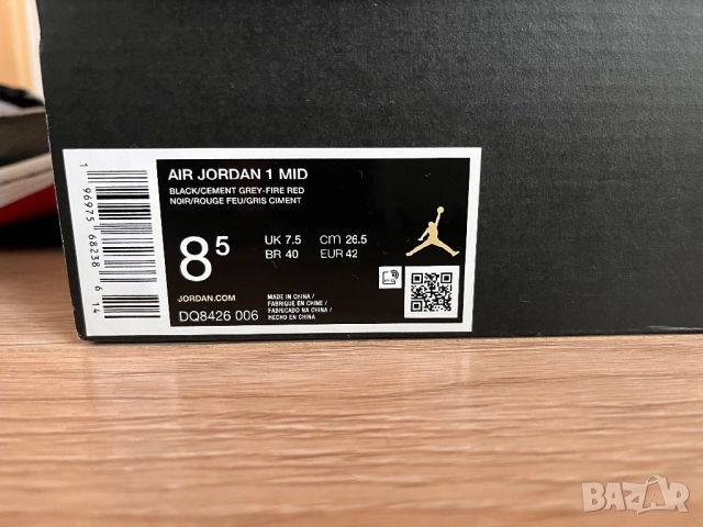 ОРИГИНАЛНИ Nike Air Jordan 1 mid в размер EUR42, снимка 6 - Маратонки - 52425732