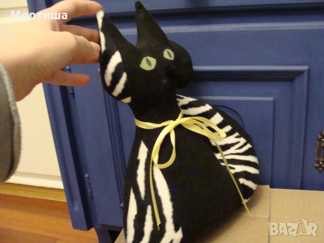 Авторска Ръчно изработена котка от плат , снимка 2 - Декорация за дома - 28664943