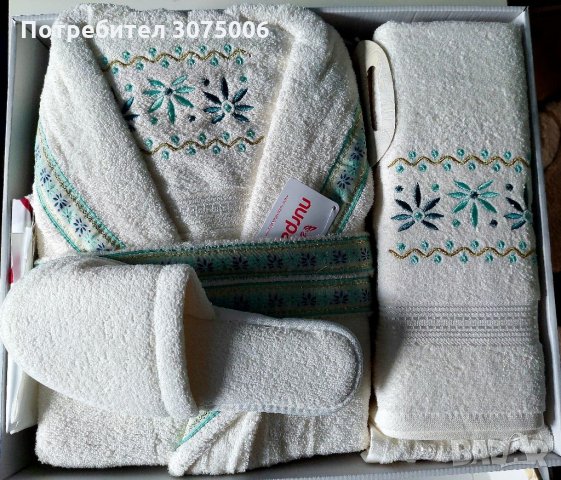 Комплект халат и кърпи 7 части , снимка 1 - Хавлиени кърпи - 33497881