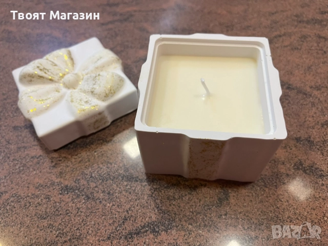 Ръчно изработен сувенир от акрилна смола със соева свещ – бял със златист акцент, снимка 2 - Ръчно изработени сувенири - 52907910