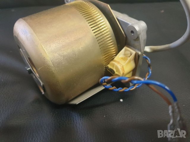 Capstan мотор за ролков магнетофон Revox A77 9.5 и 19 оборота. С датчик за оборотите., снимка 3 - Декове - 40459716