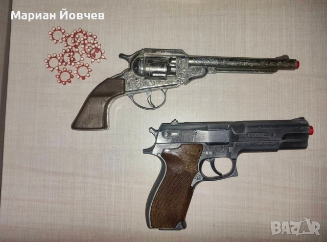 Метални пистолети