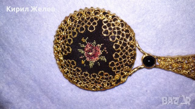 СТАРА БРОНЗОВА с ПОЗЛАТА и ВЕЗАН ТЕКСТИЛ ФИЛИГРАННА РАМКА от РЕТРО АР ДЕКО ДАМСКО ОГЛЕДАЛЦЕ 32236, снимка 3 - Други ценни предмети - 38258939