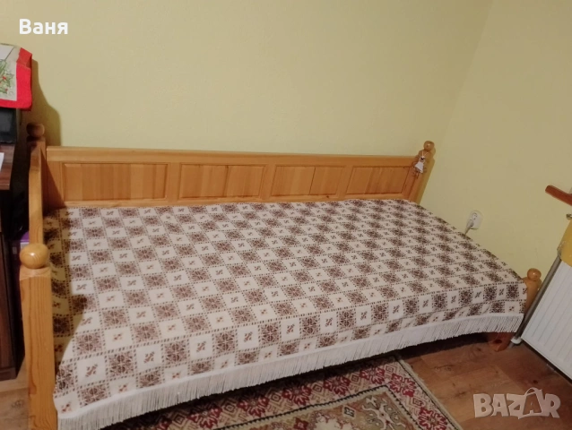 Единично легло от масивно дърво с подматрачна рамка и матрак