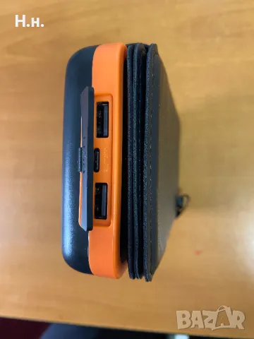 Външна батерия с 4 соларни панела, за таблети, смартфони, снимка 6 - Външни батерии - 49917898