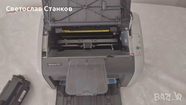 Лазерен принтер HP 1010, снимка 4 - Принтери, копири, скенери - 51810635