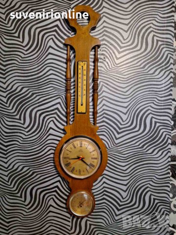 Стар дървен часовник термометър влагометър