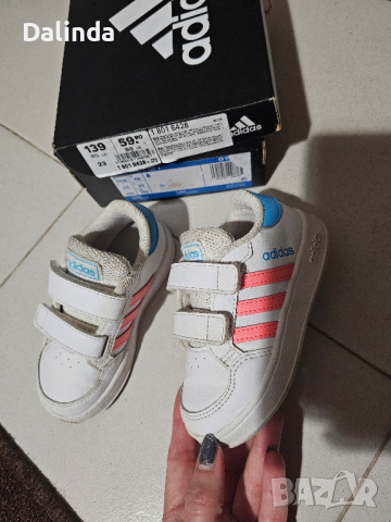 Детски маратонки Adidas 23номер, снимка 5 - Детски маратонки - 44874558