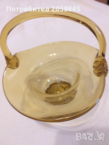 Красива стъклена кошничка , снимка 2 - Прибори за хранене, готвене и сервиране - 52581311