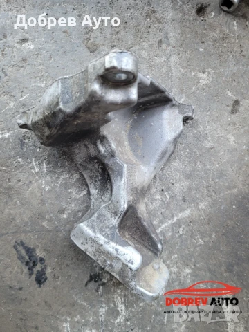 Дясна лапа за мотор за Audi RS6 4f 2010g  