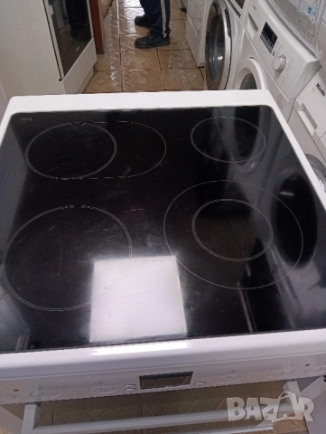 Свободно стояща печка с керамичен плот Бош Bosch с две години гаранция!, снимка 4 - Печки, фурни - 52082731