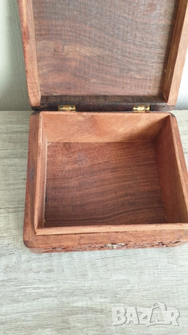 Стара дървена кутия с дърворезба, снимка 4 - Антикварни и старинни предмети - 53411137