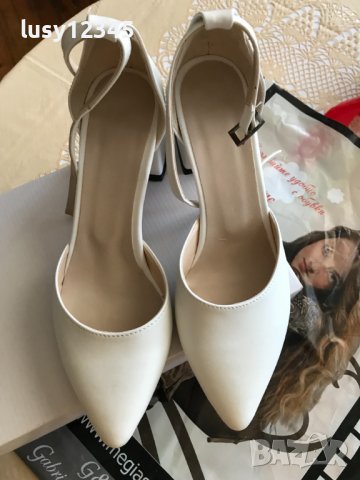 Дамски бели сандали! №38, снимка 1 - Дамски елегантни обувки - 37093749