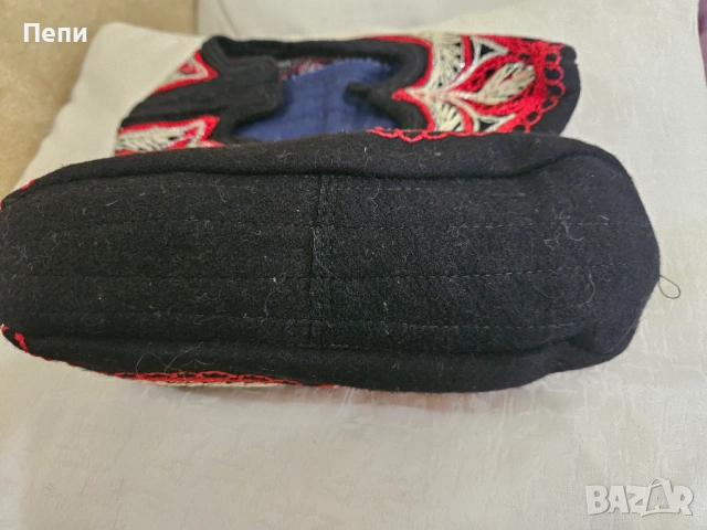 Везани родопски терлици, снимка 5 - Антикварни и старинни предмети - 53241423