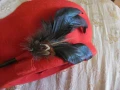 Красива червена дамска шапка барета -филц и пера, снимка 3