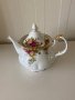 Royal Albert Old country roses среден чайник, снимка 1