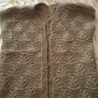 Продавам ръчно плетени дамски вълнени жилетки без ръкави, снимка 2 - Жилетки - 28694902