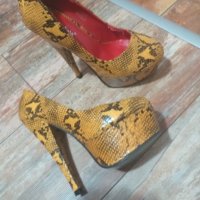Красиви, високи,но удобни  обувки , снимка 1 - Дамски елегантни обувки - 39307281