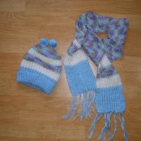 Плетени шал и шапка, синьо и бяло , снимка 1 - Шапки, шалове и ръкавици - 28351087