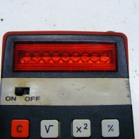Супер ретро находка - калкулатор ЕЛКА 103Р червена, снимка 2 - Антикварни и старинни предмети - 33311424