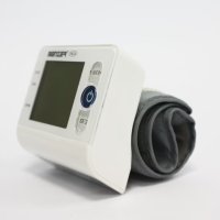 Апарат за измерване на кръвно налягане Benzer BR 4602 BP, за китка, снимка 1 - Уреди за диагностика - 40405714