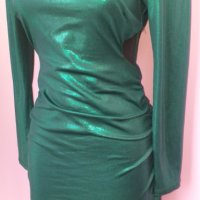 Елегантна рокля в зелено от лъскав плат с гол гръб и подплънки, снимка 1 - Рокли - 43659418